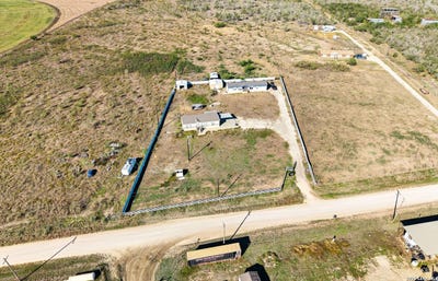 /international/us/664-county-road-483-nixon-tx-110108502346/