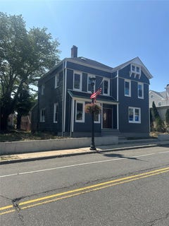 /international/us/215-sea-cliff-avenue-sea-cliff-ny-110097736306/