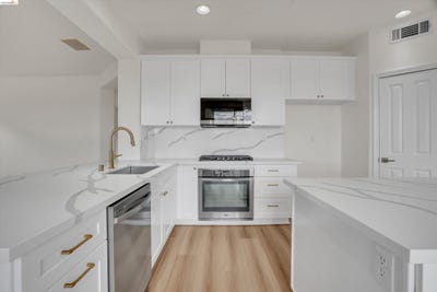 /international/us/6857-sunriver-ln-vallejo-ca-110107207637/