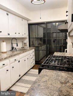/international/us/512-saude-avenue-essington-pa-110108615814/