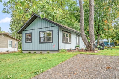 /international/us/738-w-mohawk-trail-white-cloud-mi-110120451392/