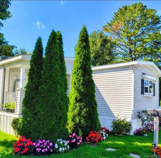 /international/us/525-riverleigh-avenue-riverhead-ny-110120137634/