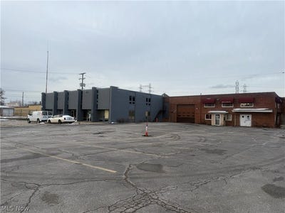 /international/us/11350-brookpark-road-brooklyn-oh-110106253109/