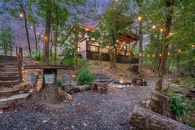 /international/us/144-hidden-pines-loop-broken-bow-ok-110099723571/