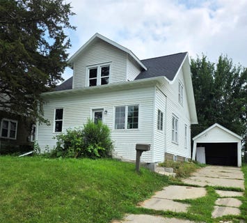 /international/us/807-may-street-marshalltown-ia-110119456624/