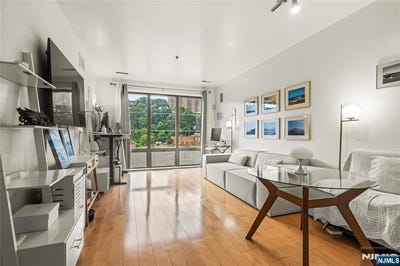 /international/us/24-ave-at-port-imperial-328-west-new-york-nj-110100927672/