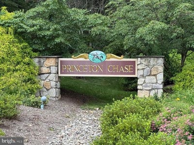 /international/us/17-springhill-drive-princeton-junction-nj-110101014571/