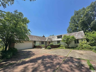 /international/us/355-n-lakeview-drive-salem-il-110100079749/