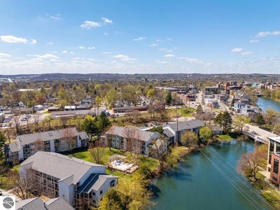 /international/us/545-riverine-drive-traverse-city-mi-110107463799/