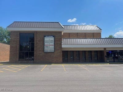 /international/us/7515-pearl-road-middleburg-heights-oh-110102145856/