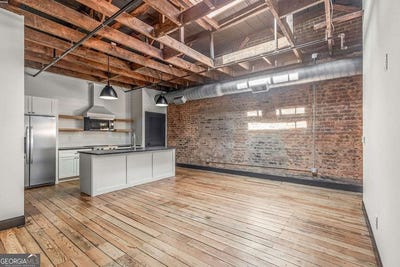 /international/us/13-greenville-street-newnan-ga-110108413103/