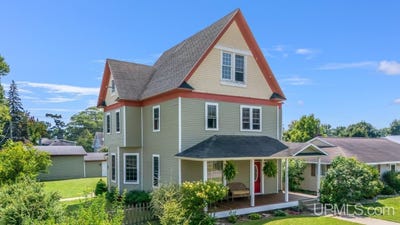 /international/us/703-michigan-avenue-gladstone-mi-110108351253/