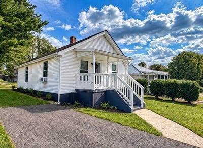 /international/us/445-e-lexington-street-wytheville-va-110110063111/