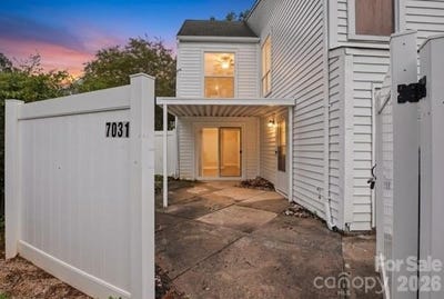 /international/us/7031-stonington-lane-charlotte-nc-110108441137/