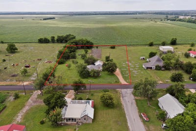 /international/us/711-e-clark-st-bartlett-tx-110108063409/