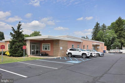 /international/us/680-whitehead-road-lawrence-township-nj-110096554471/