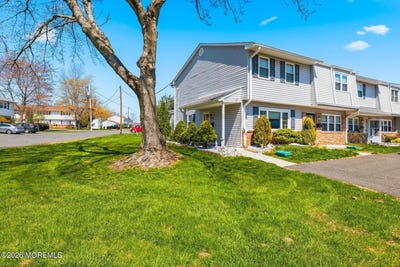 /international/us/52-galewood-drive-matawan-nj-110107376172/