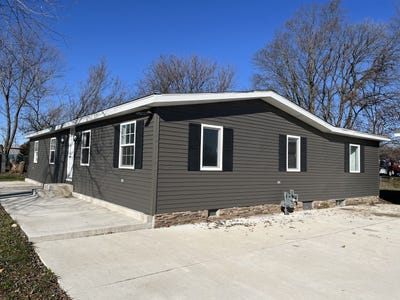/international/us/1351-n-4483rd-road-earlville-il-110099093892/
