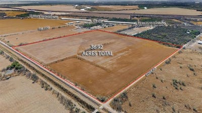 /international/us/166-lowe-rd-quemado-tx-110107764440/