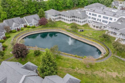 /international/us/106-farragut-way-kennebunk-me-110108452043/