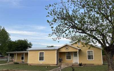 /international/us/708-barrow-street-goldthwaite-tx-110099032332/