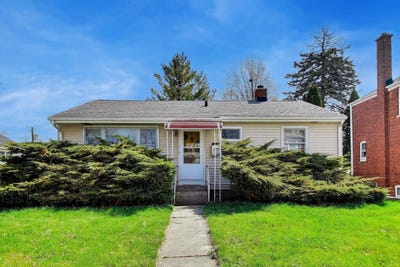 /international/us/243-s-center-street-bensenville-il-110107276175/
