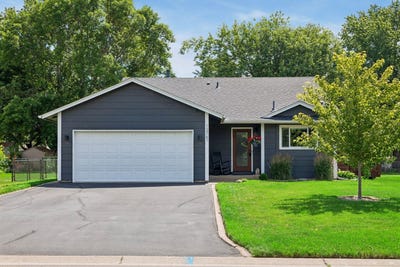 /international/us/13761-yosemite-avenue-s-savage-mn-110109138775/
