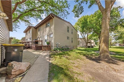 /international/us/1686-la-mar-drive-north-mankato-mn-110101402679/