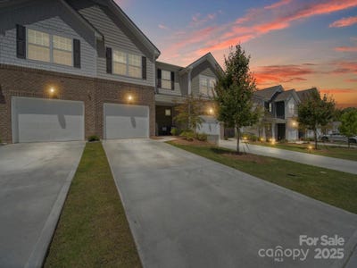 /international/us/7032-everly-commons-lane-tega-cay-sc-110100472011/