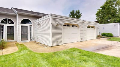 /international/us/15525-harbor-drive-3-spirit-lake-ia-110100898874/