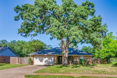/international/us/609-henderson-street-joshua-tx-110108503272/
