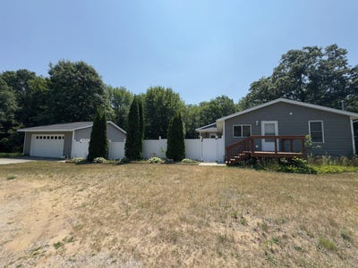 /international/us/3855-e-sternberg-road-fruitport-mi-110100996150/