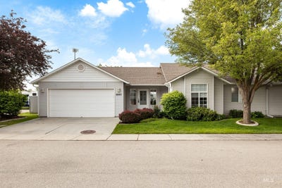 /international/us/8093-penny-lane-garden-city-id-110099886126/