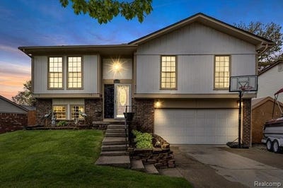 /international/us/25436-montebello-drive-woodhaven-mi-110108877201/