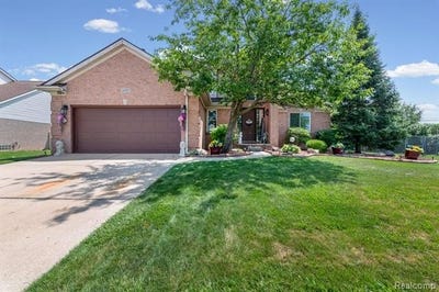 /international/us/24909-foxmoor-boulevard-woodhaven-mi-110119386302/