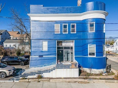/international/us/29-spruce-st-milford-ma-110106672392/