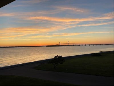 /international/us/1204-capella-s-street-newport-ri-110101661476/