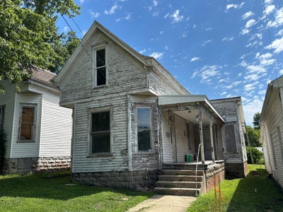 /international/us/109-n-market-st-mount-carmel-il-110108946265/
