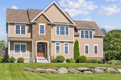 /international/us/131-greystone-terrace-portsmouth-ri-110108494113/