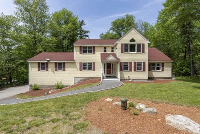 /international/us/10-mountain-road-brookline-nh-110108494883/