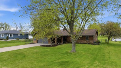 /international/us/2308-e-fillmore-street-marshfield-wi-110108341559/