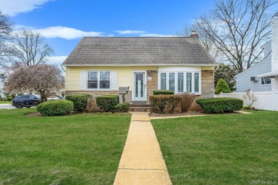 /international/us/3476-clifton-boulevard-wantagh-ny-110107576080/
