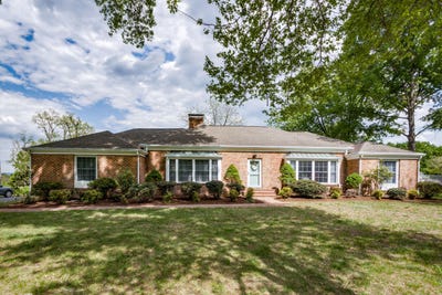 /international/us/111-johnstone-st-lexington-va-110107609717/