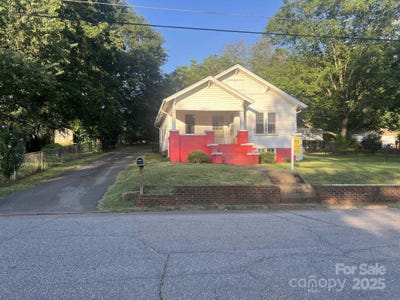/international/us/325-n-caldwell-avenue-newton-nc-110100677264/