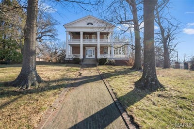 /international/us/718-state-street-chester-il-110104481452/