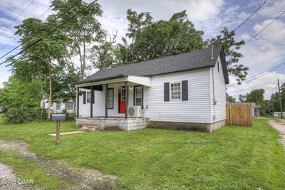 /international/us/421-w-6th-street-baxter-springs-ks-110100253475/