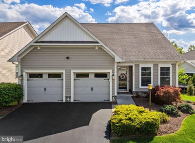 /international/us/109-tutelo-lane-lake-frederick-va-110107544811/