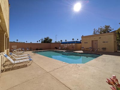 /international/us/12221-w-bell-road-surprise-az-110106975166/
