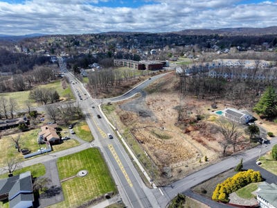 /international/us/route-9w-marlboro-ny-110106696356/