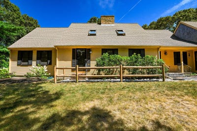 /international/us/7-village-drive-east-sandwich-ma-110119654622/